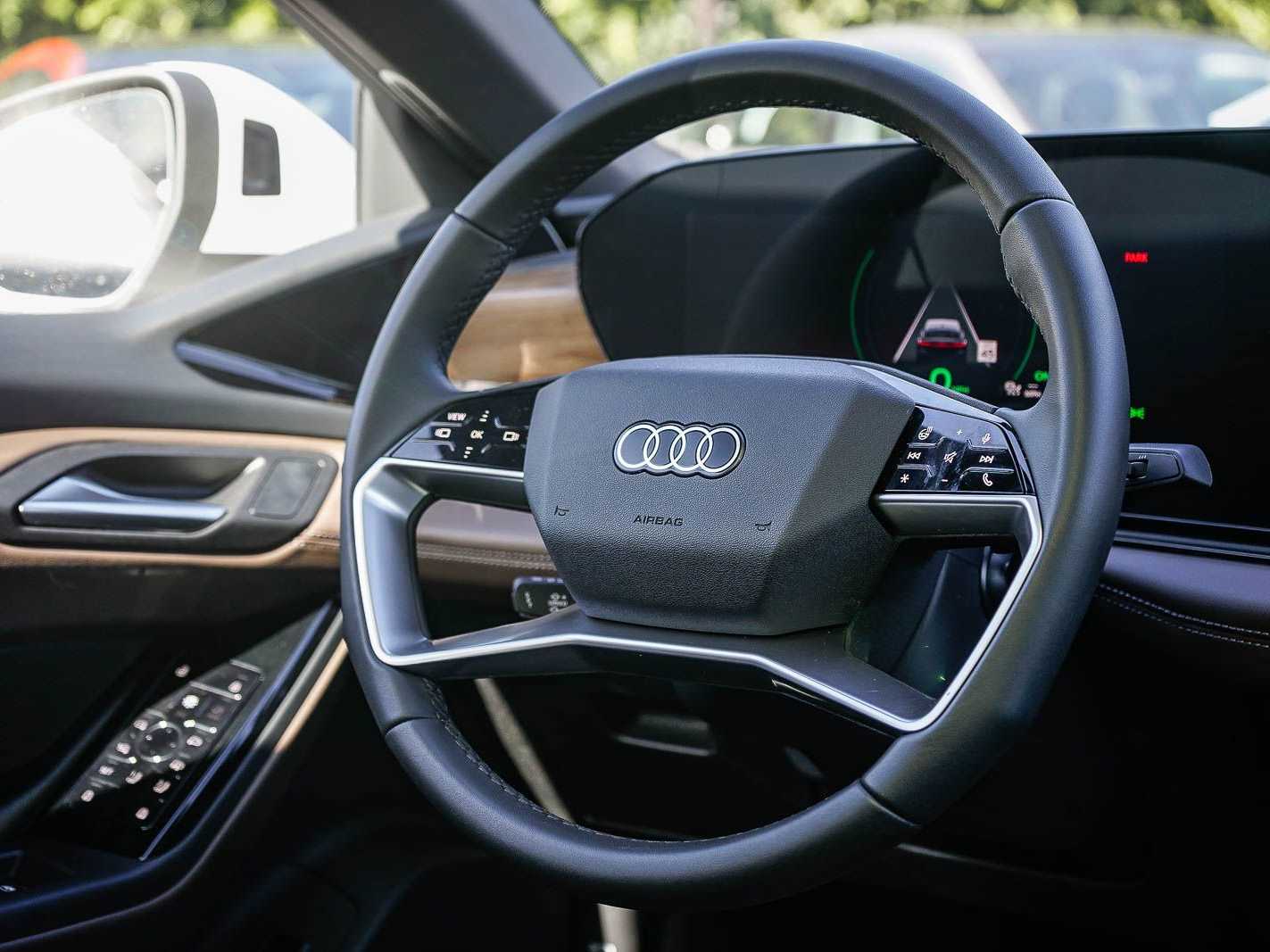 Thumbnail: 2025 Audi e-tron - 15