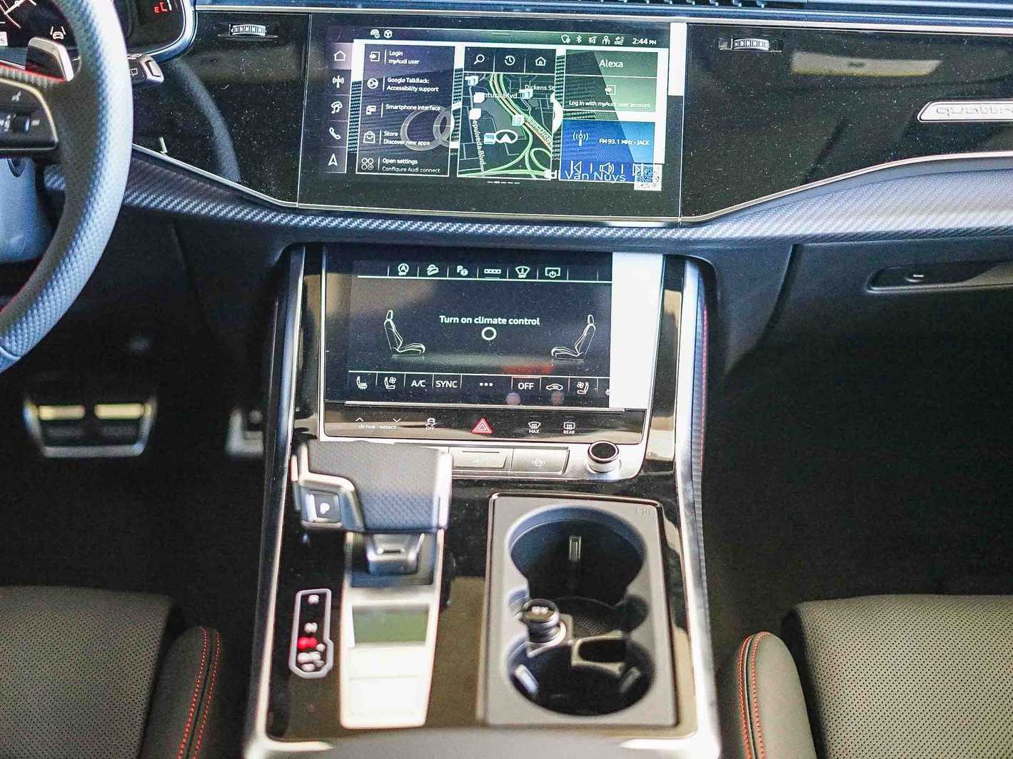 Thumbnail: 2025 Audi RS Q8 - 13