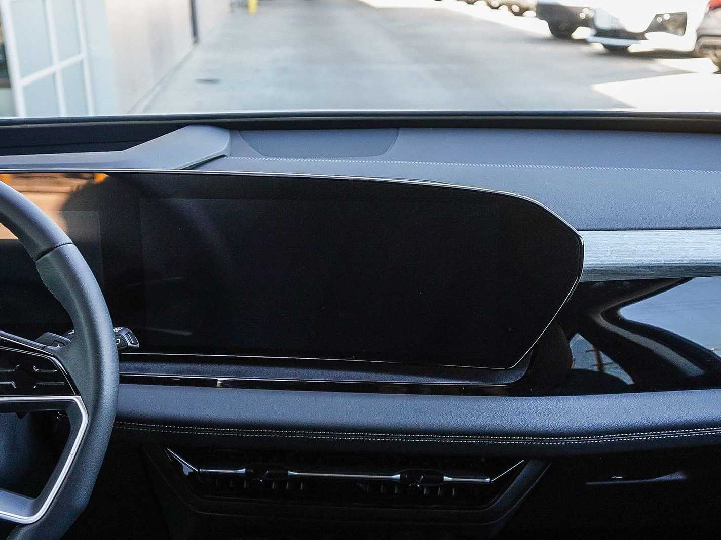 Thumbnail: 2025 Audi Q6 e-tron - 13