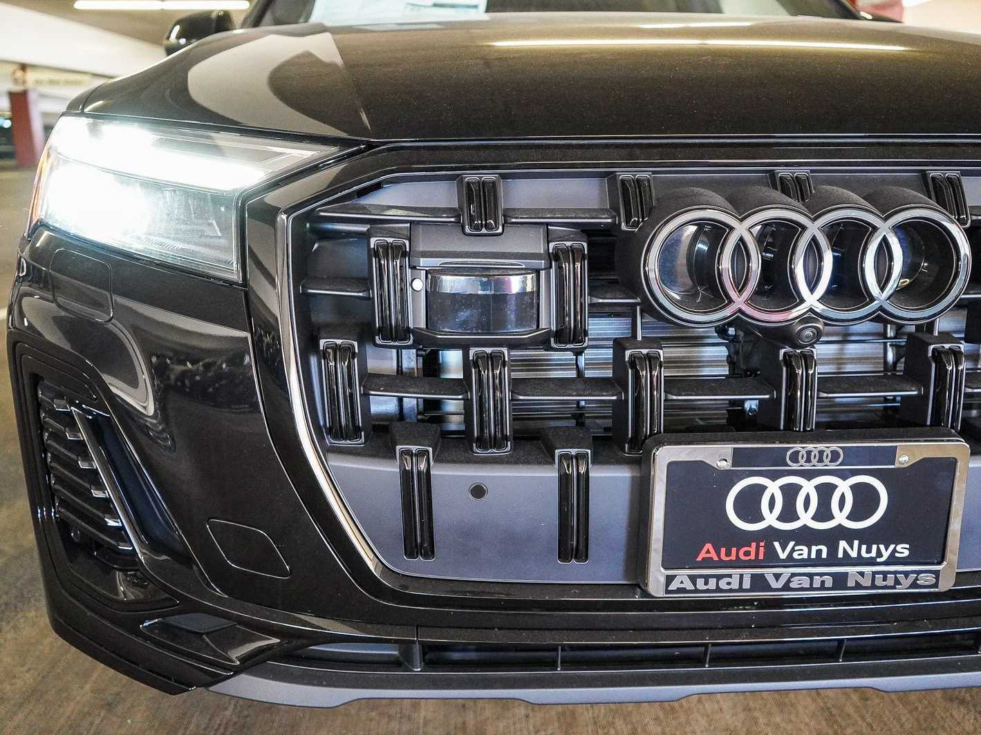 Thumbnail: 2026 Audi Q7 - 11