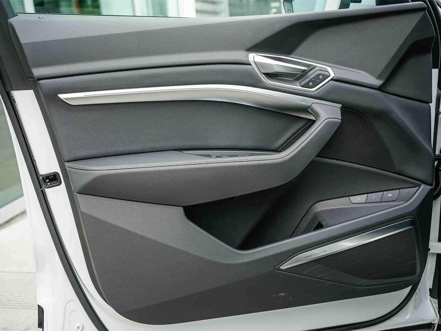 Thumbnail: 2024 Audi Q8 e-tron - 19