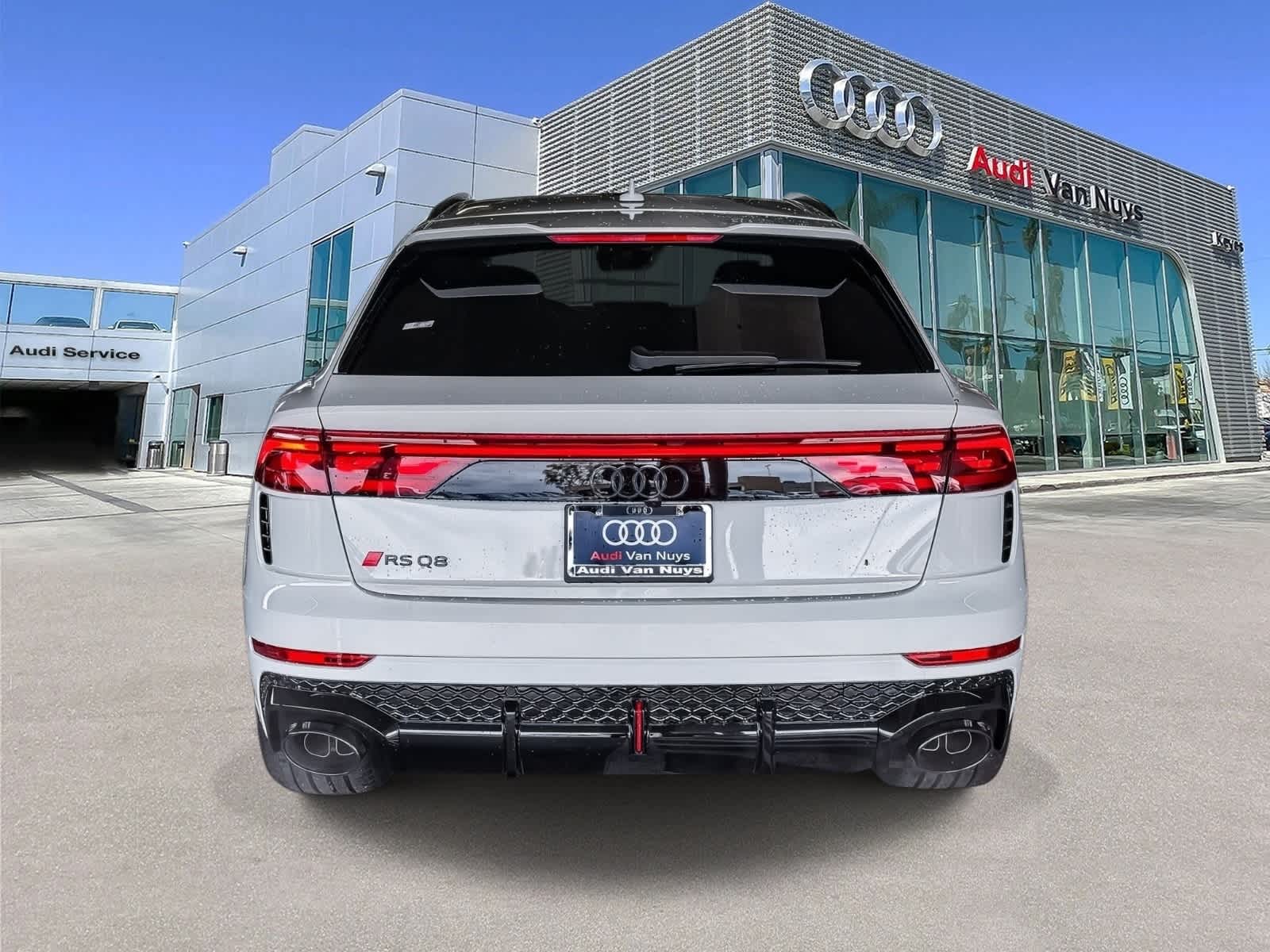 Thumbnail: 2026 Audi RS Q8 - 5