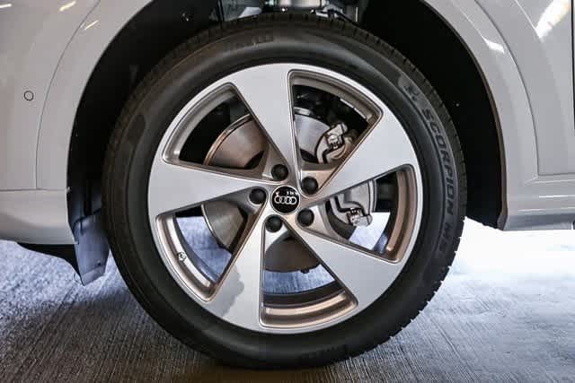 Thumbnail: 2025 Audi Q5 - 10