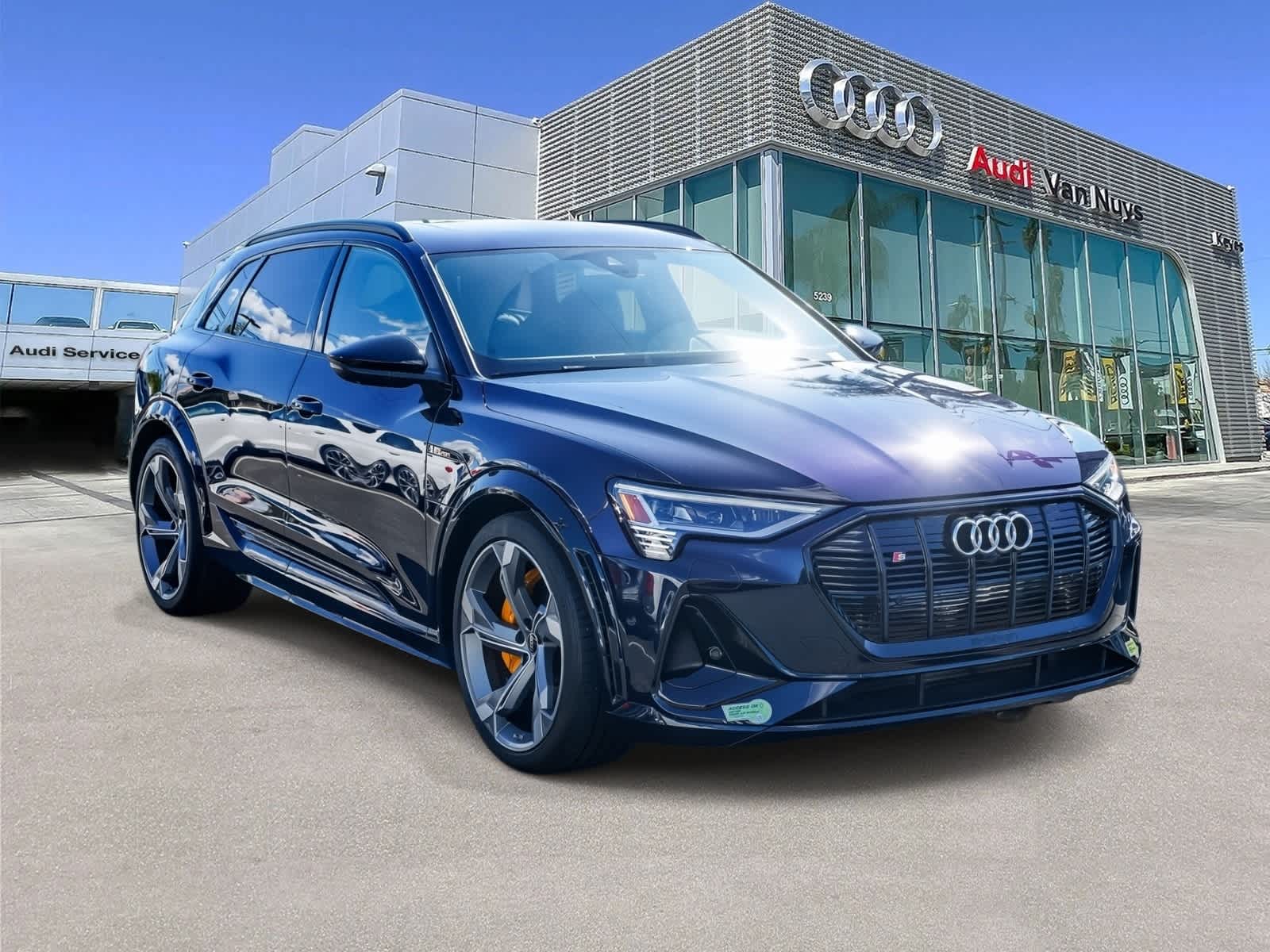 Thumbnail: 2023 Audi e-tron S - 5