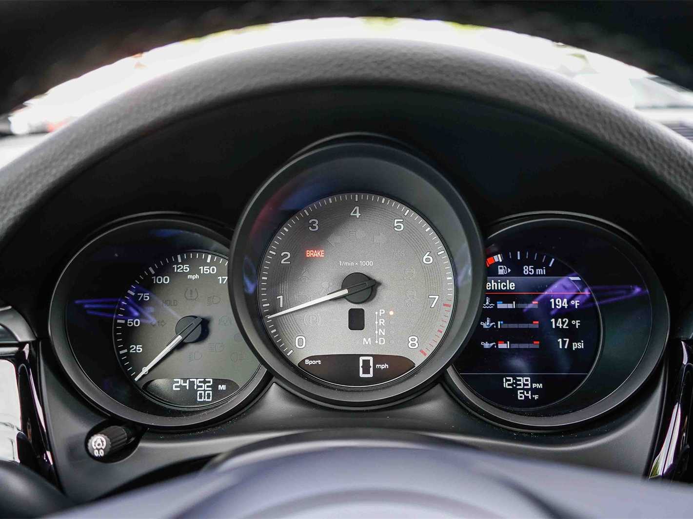 Thumbnail: 2023 Porsche Macan - 26