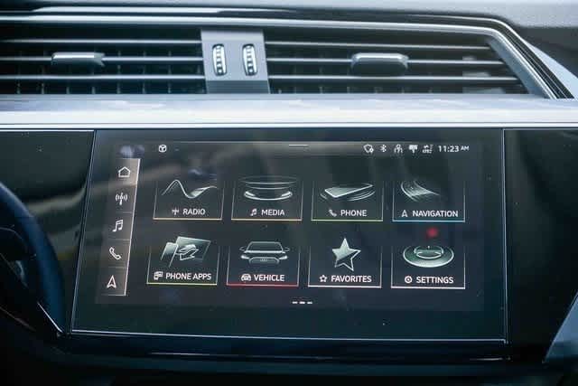 Thumbnail: 2022 Audi e-tron - 14