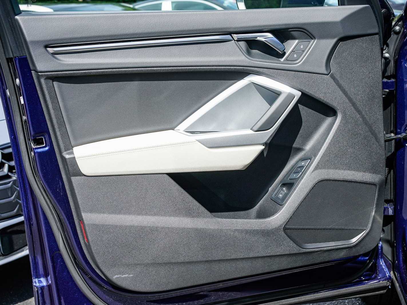 Thumbnail: 2025 Audi Q3 - 19