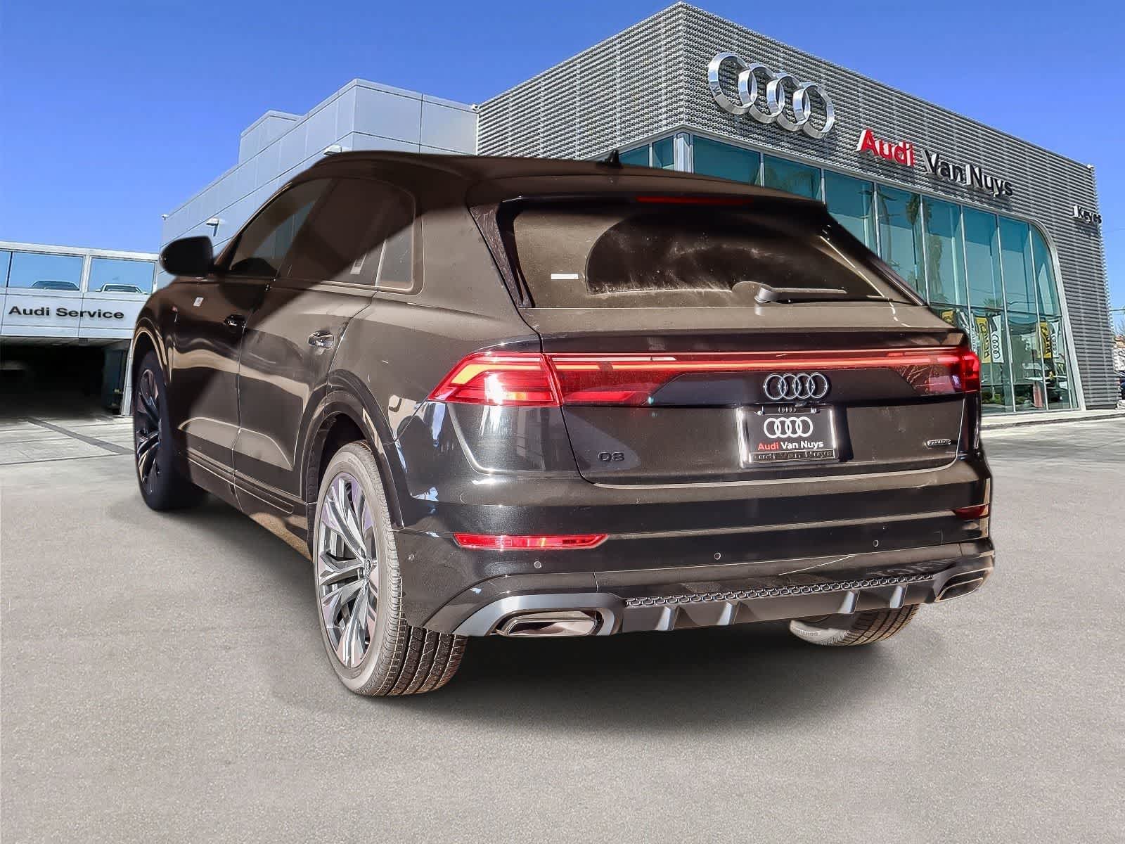 Thumbnail: 2026 Audi Q8 - 6