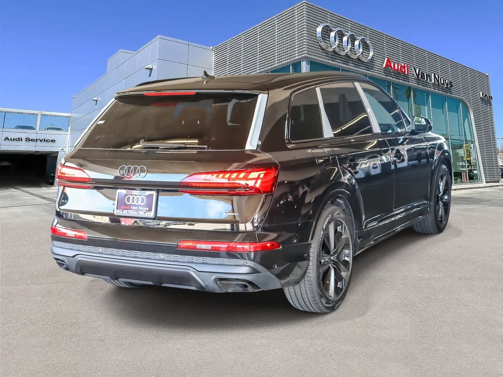 Thumbnail: 2026 Audi Q7 - 4