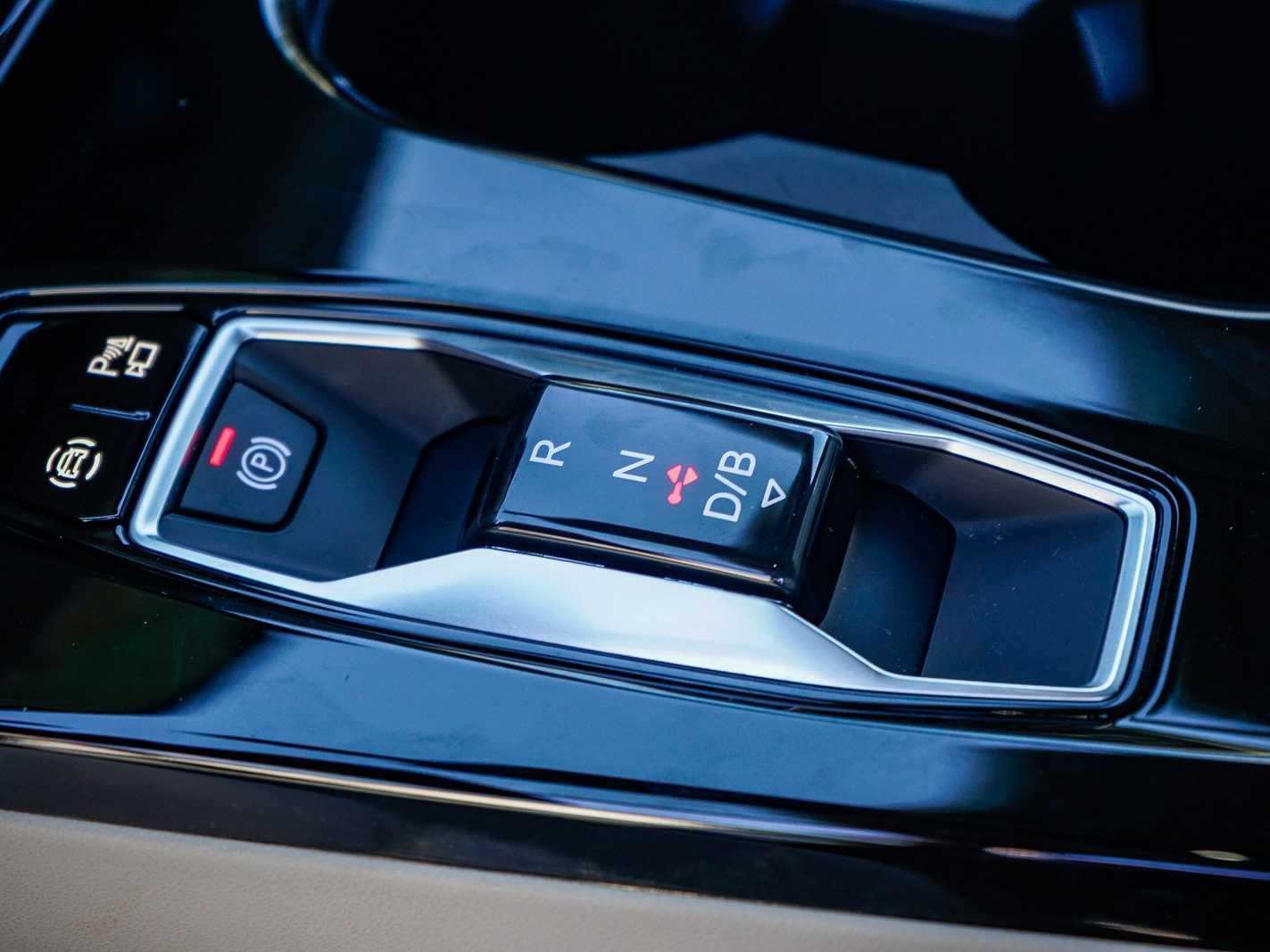 Thumbnail: 2025 Audi Q6 e-tron - 20