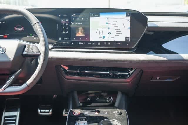 Thumbnail: 2025 Audi SQ6 e-tron - 17