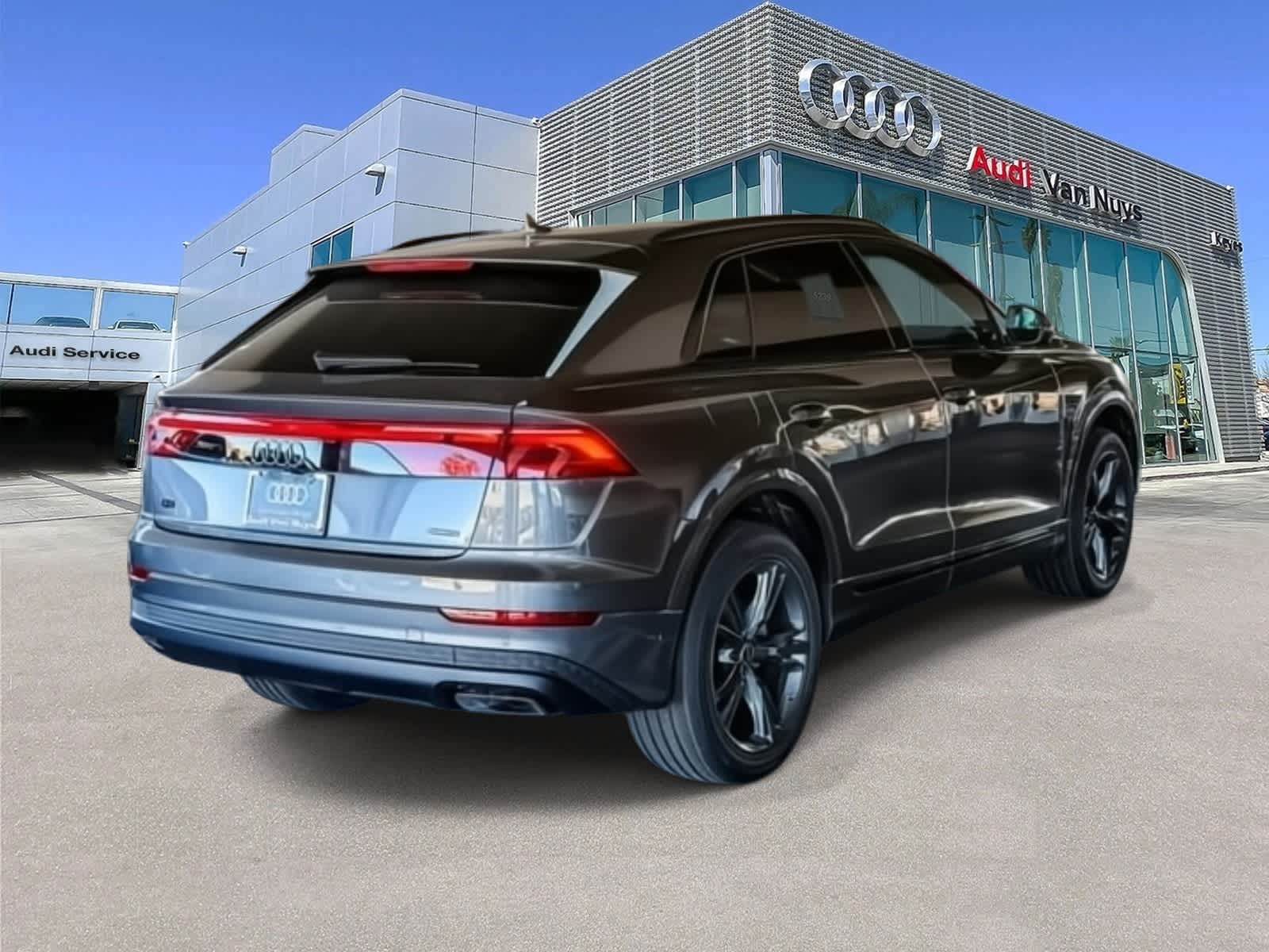 Thumbnail: 2026 Audi Q8 - 4