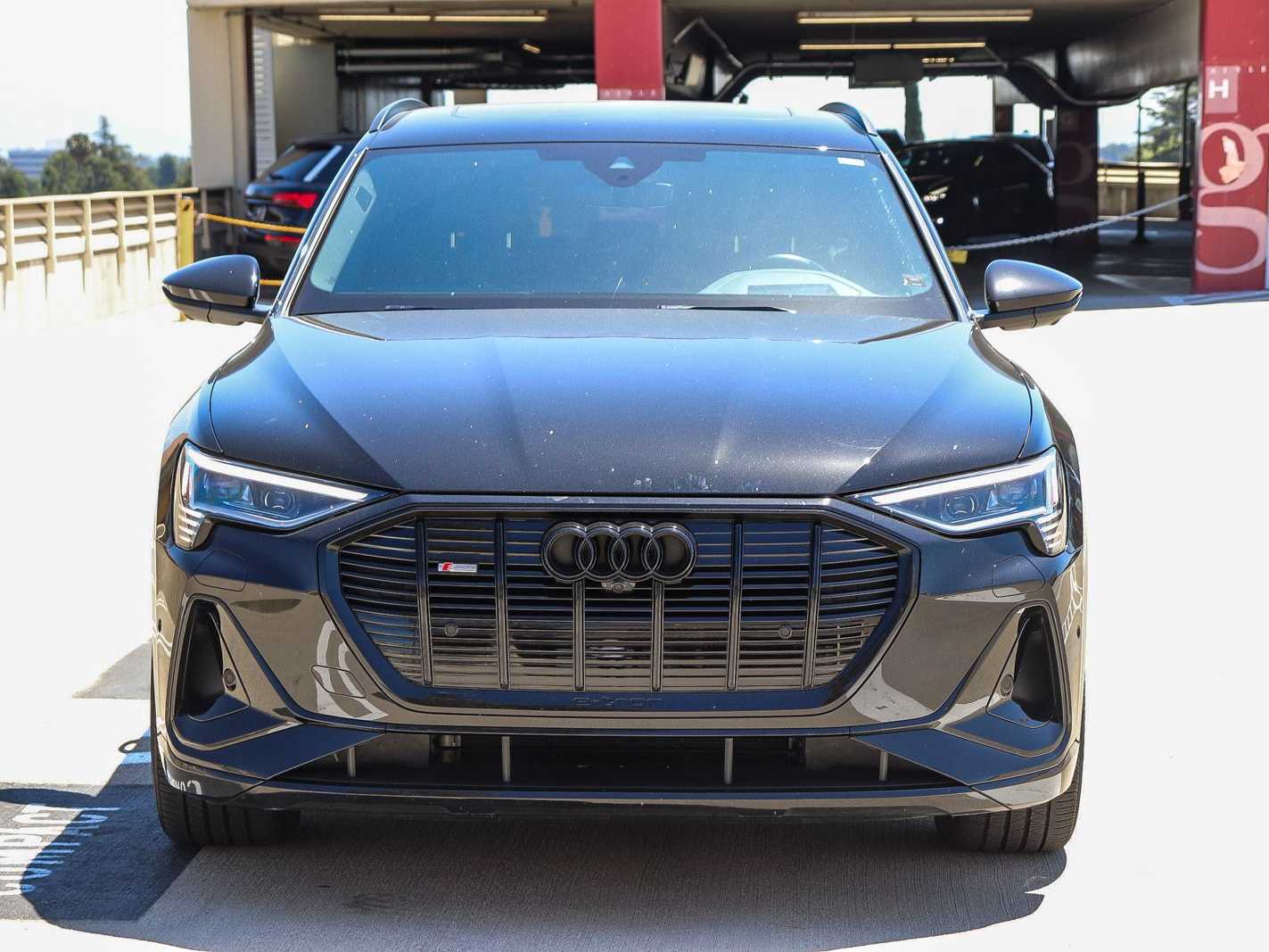 Thumbnail: 2023 Audi e-tron - 6