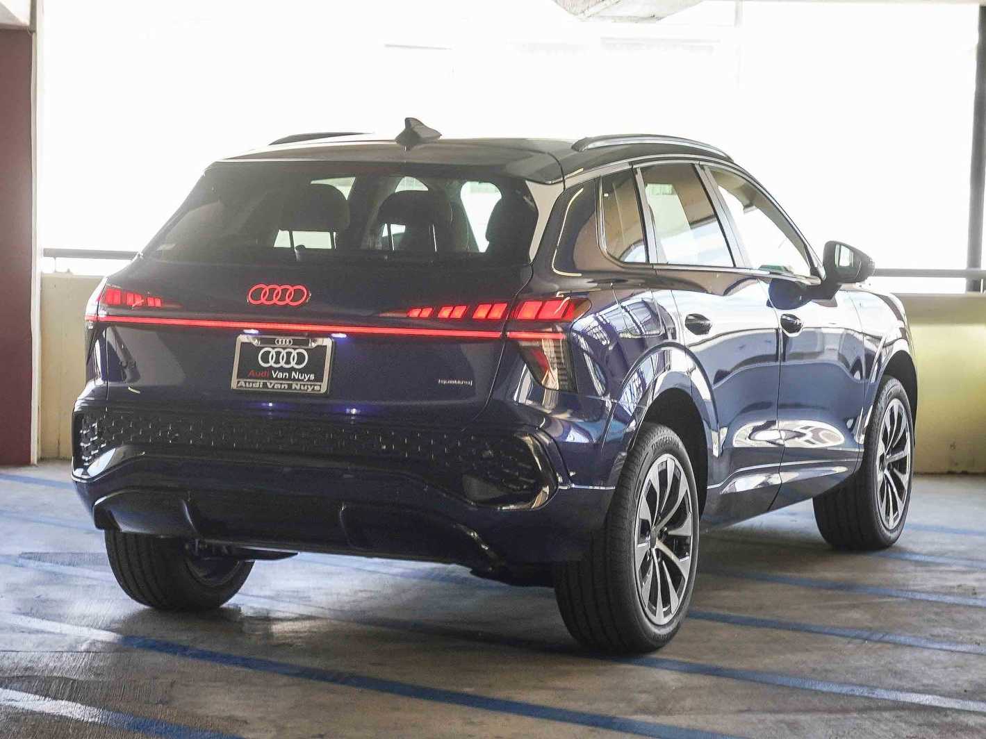 Thumbnail: 2026 Audi Q3 - 4