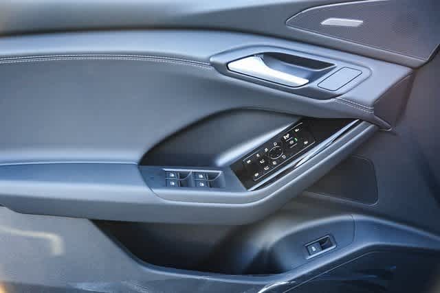 Thumbnail: 2025 Audi Q6 e-tron - 20