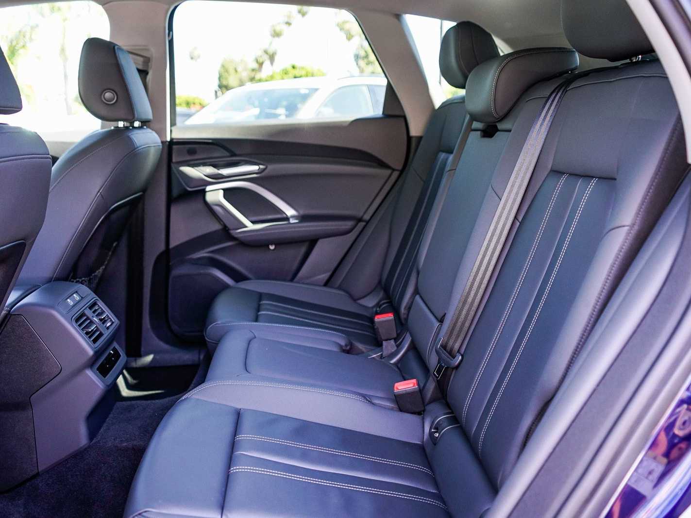 Thumbnail: 2025 Audi Q5 - 18