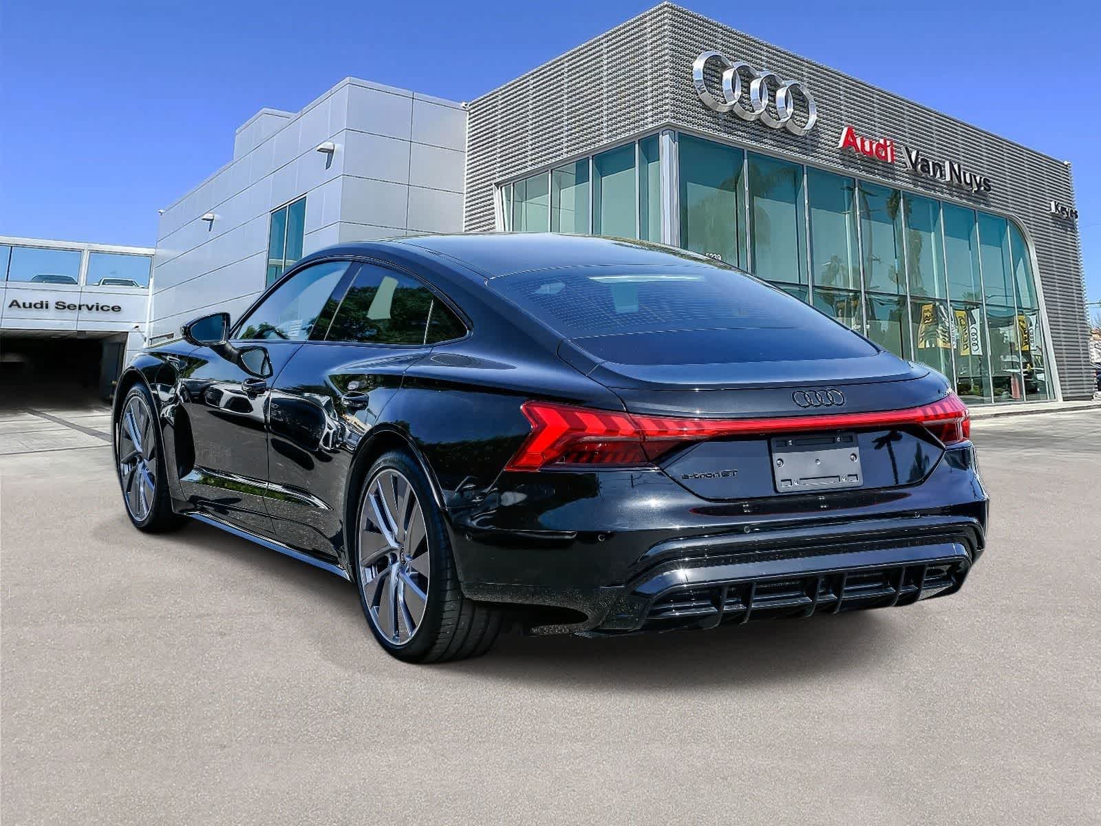 Thumbnail: 2022 Audi e-tron GT - 2