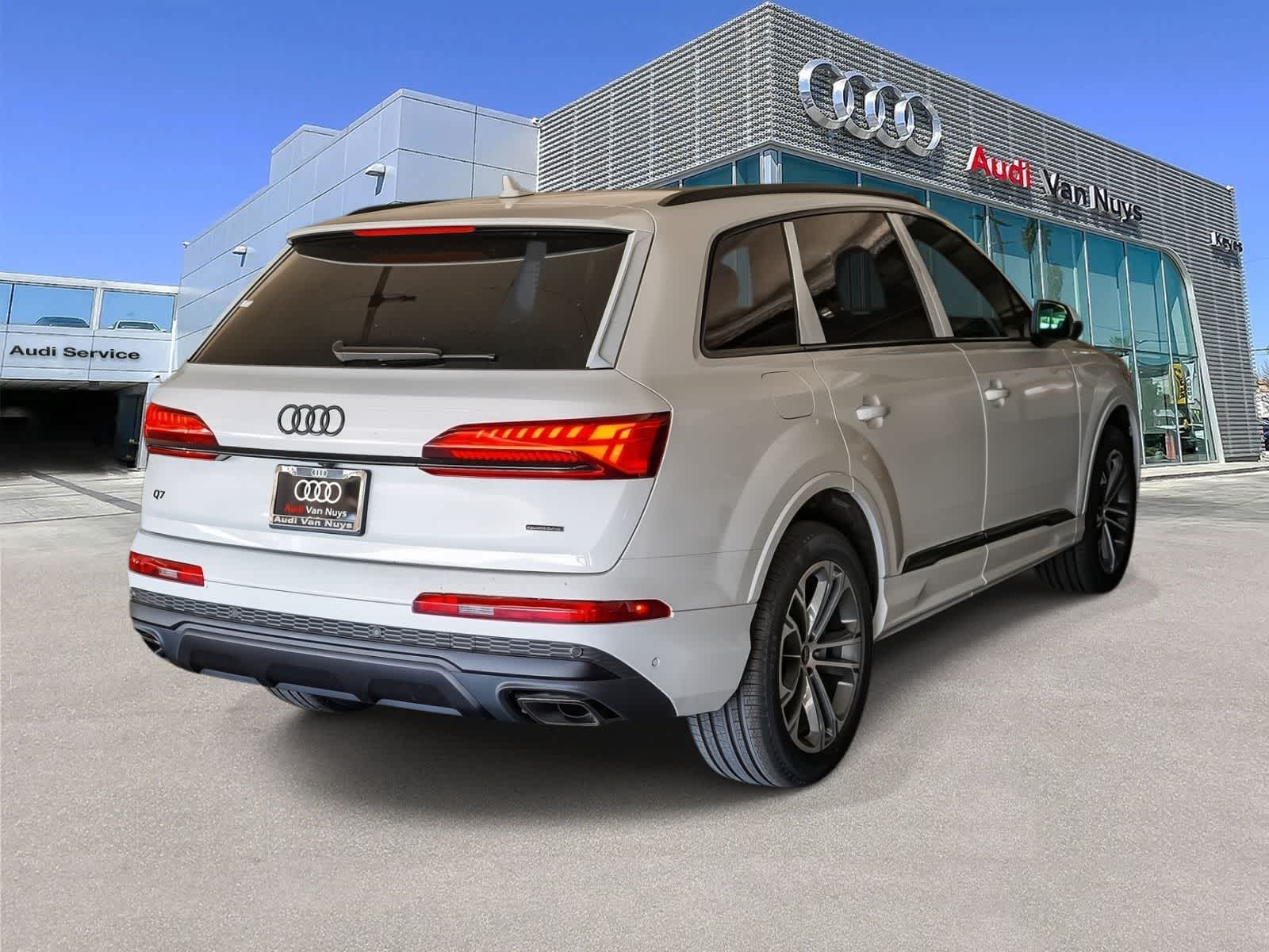 Thumbnail: 2026 Audi Q7 - 4