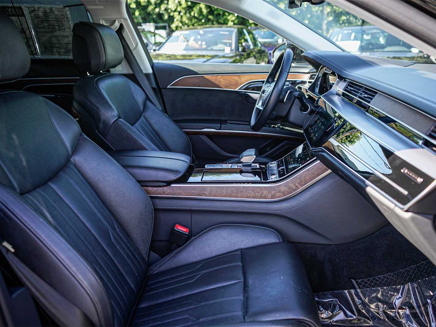 Thumbnail: 2022 Audi A8 - 16