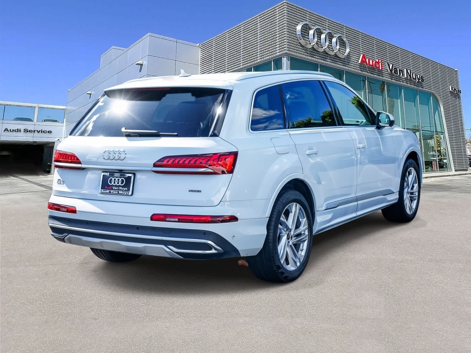 Thumbnail: 2023 Audi Q7 - 4