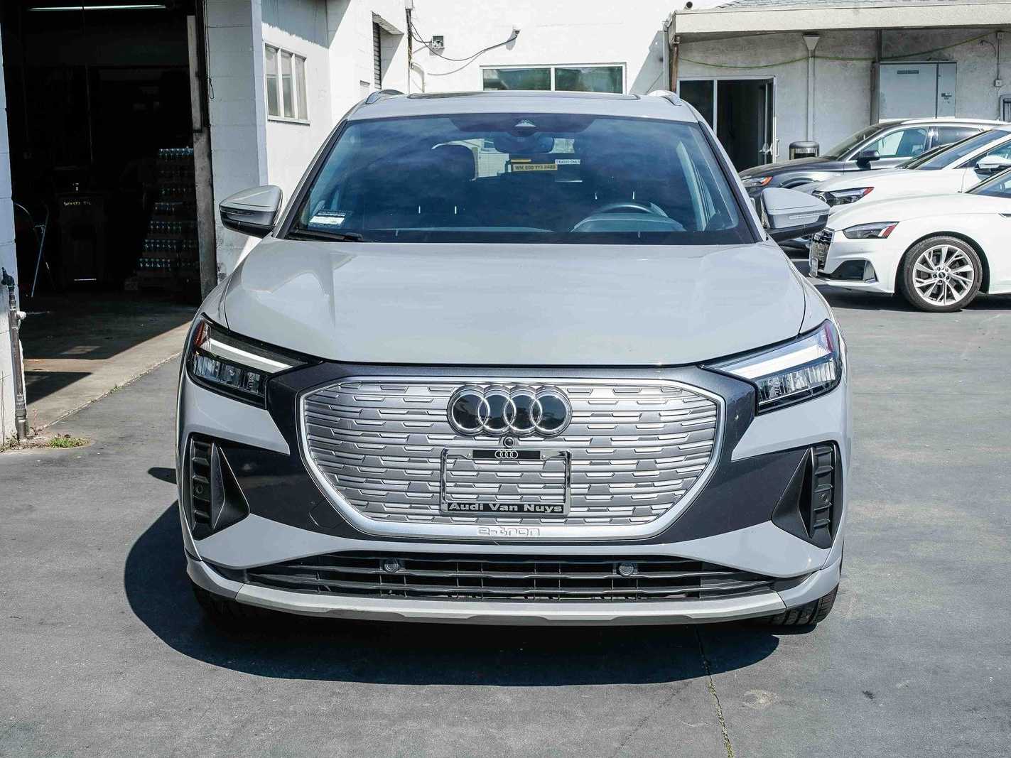 Thumbnail: 2023 Audi Q4 e-tron - 6