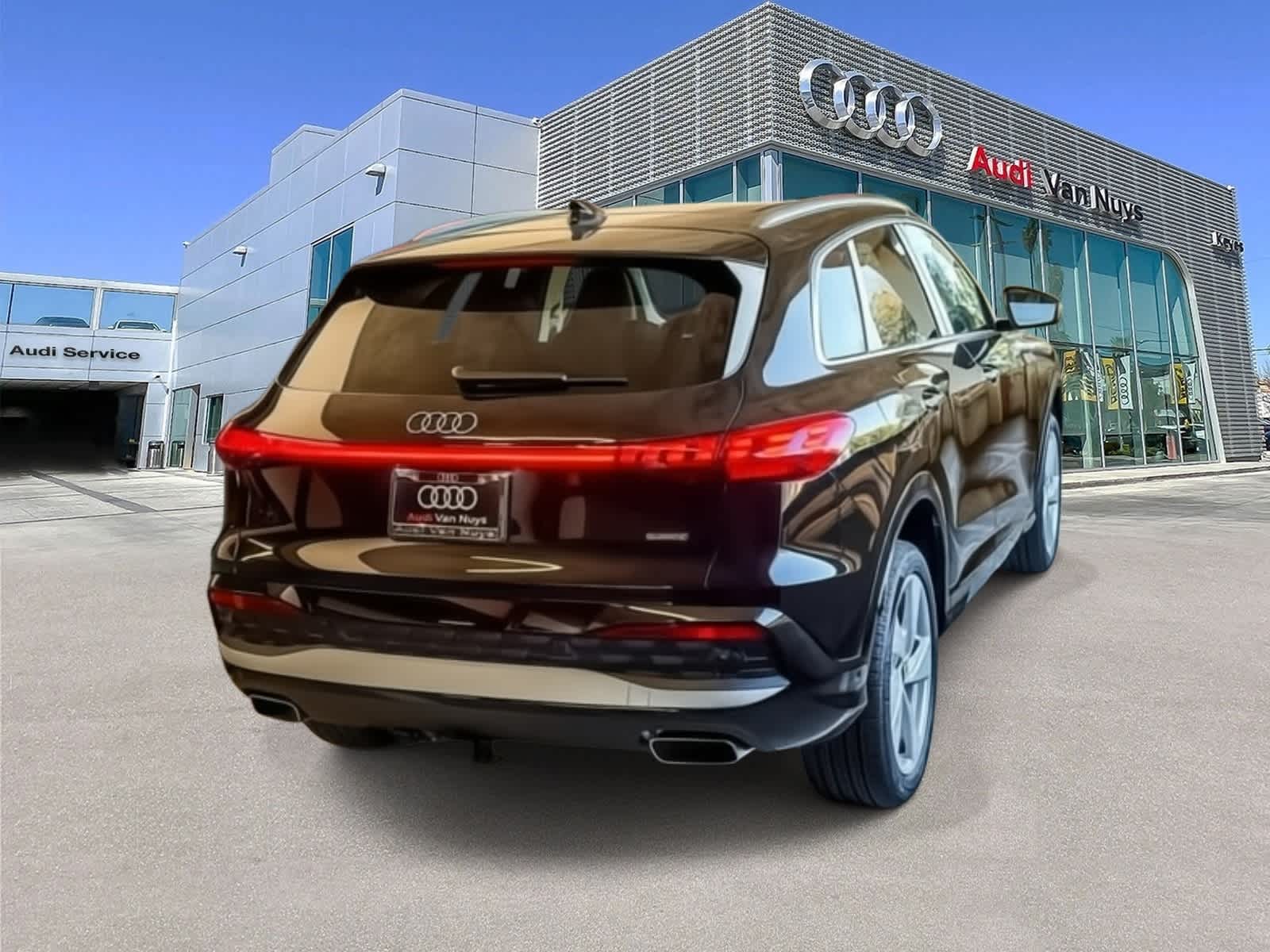 Thumbnail: 2025 Audi Q5 - 4