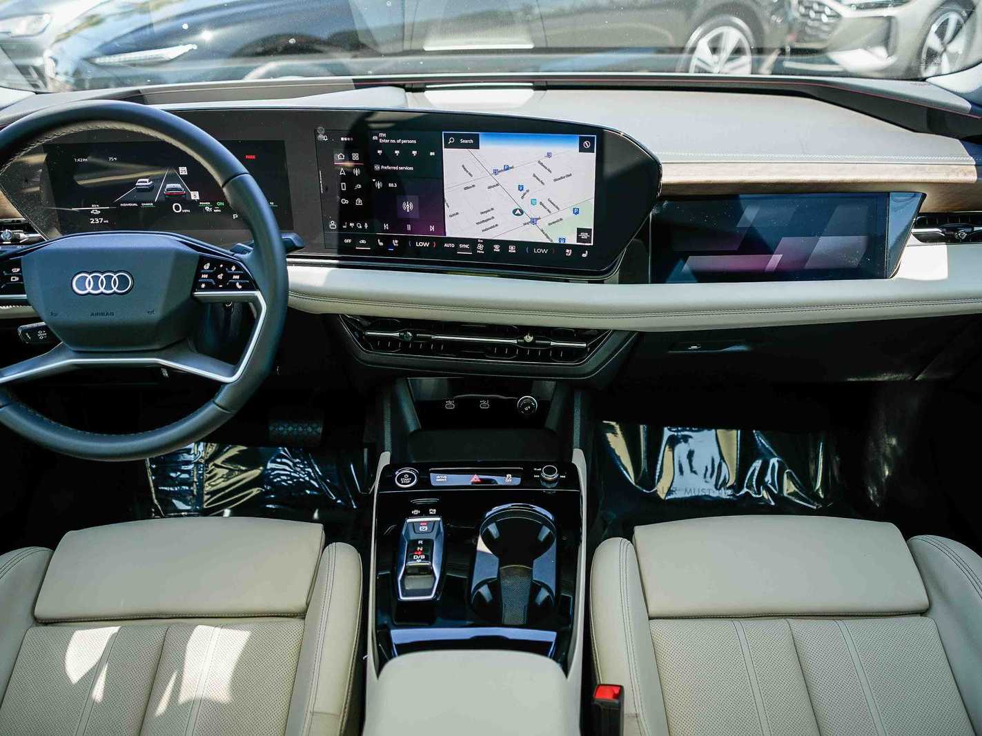 Thumbnail: 2025 Audi e-tron - 12