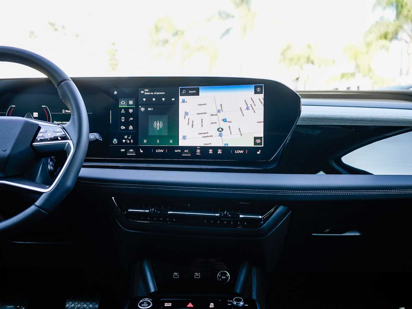 Thumbnail: 2025 Audi Q6 e-tron - 13