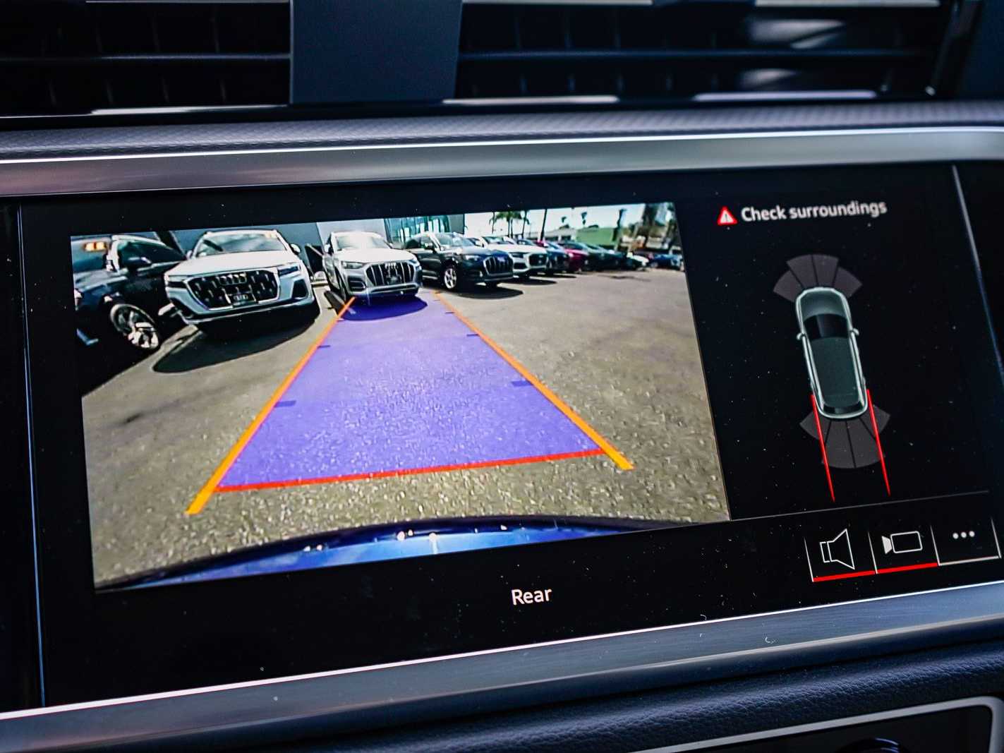 Thumbnail: 2025 Audi Q3 - 23