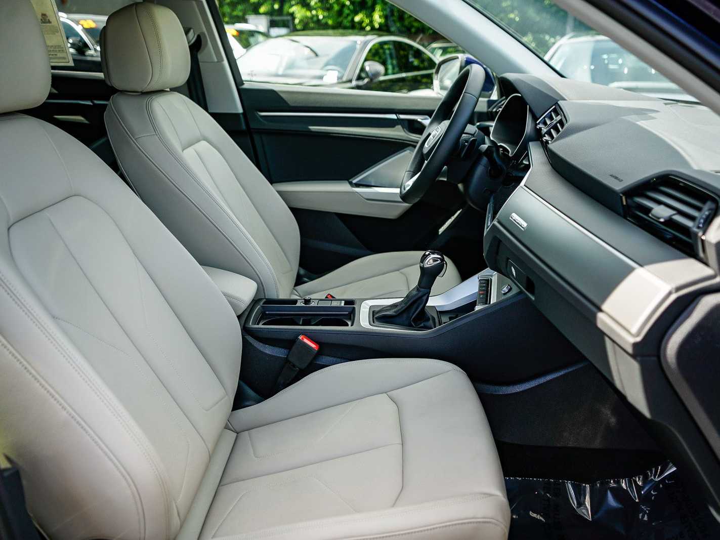 Thumbnail: 2025 Audi Q3 - 16