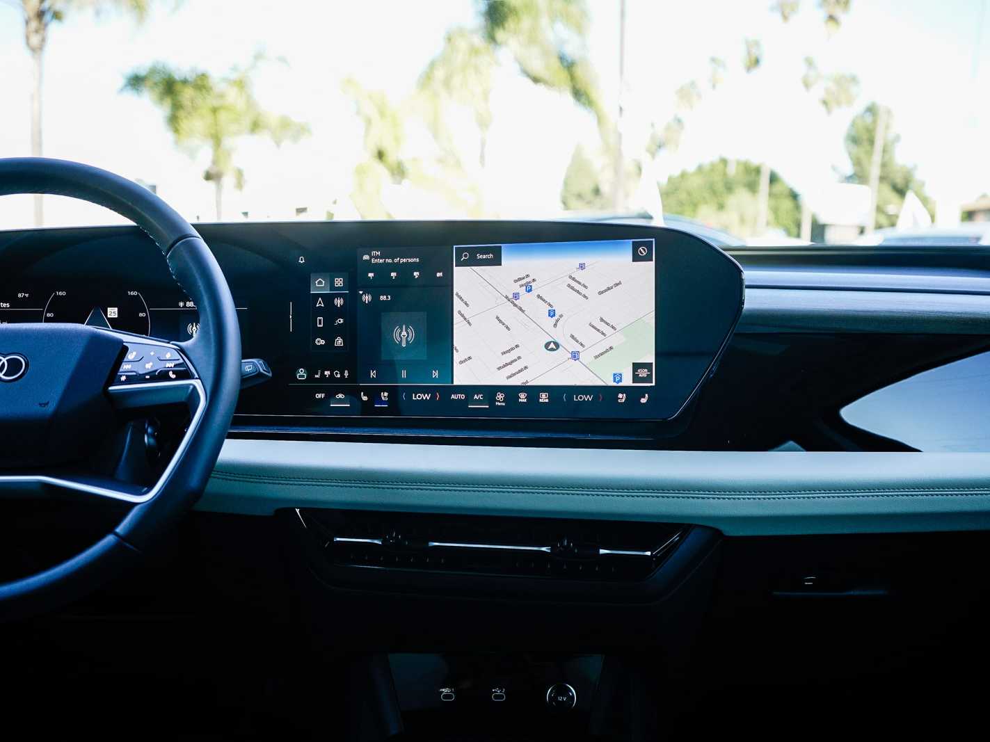 Thumbnail: 2025 Audi Q6 e-tron - 13