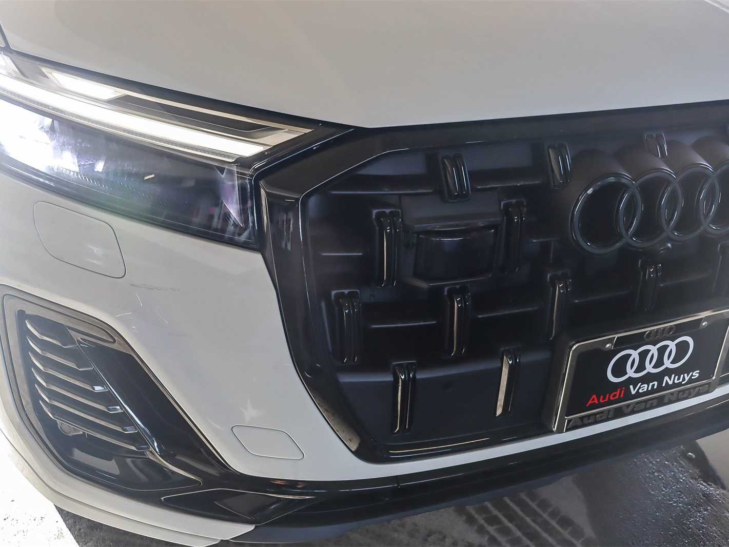 Thumbnail: 2026 Audi Q7 - 11