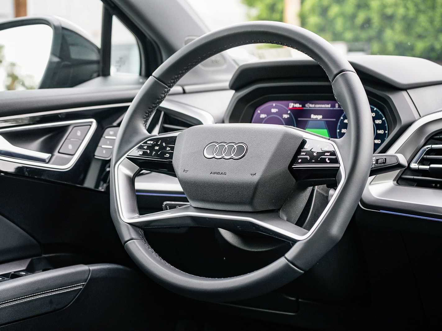 Thumbnail: 2023 Audi Q4 e-tron - 15