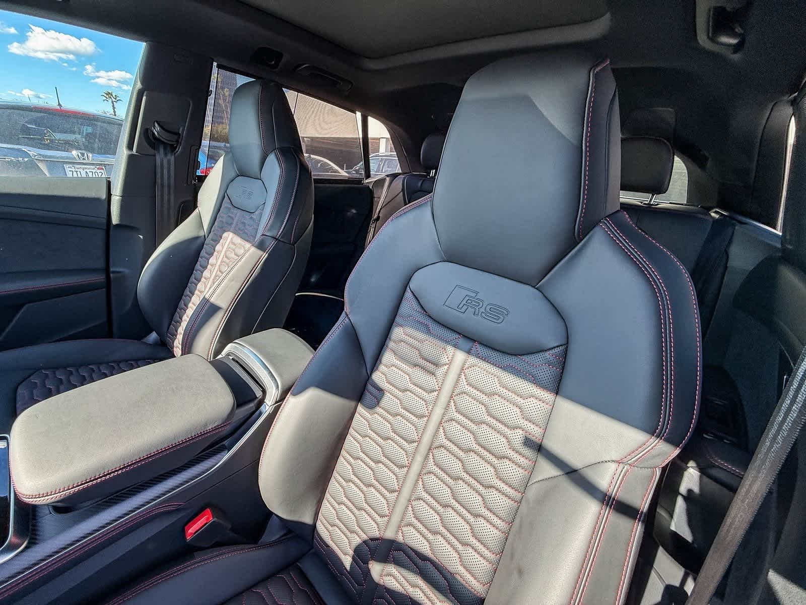 Thumbnail: 2025 Audi RS Q8 - 26