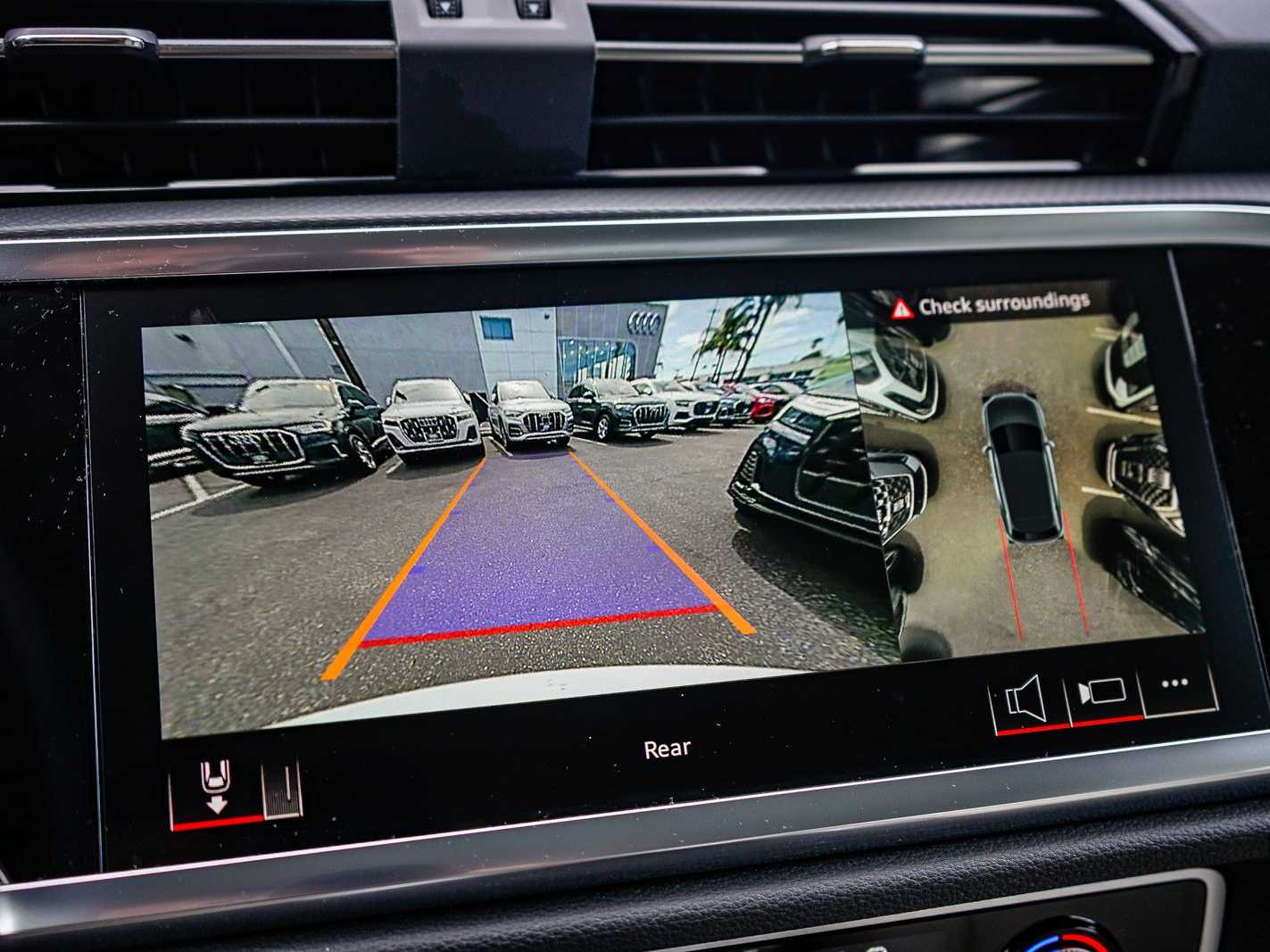 Thumbnail: 2025 Audi Q3 - 23