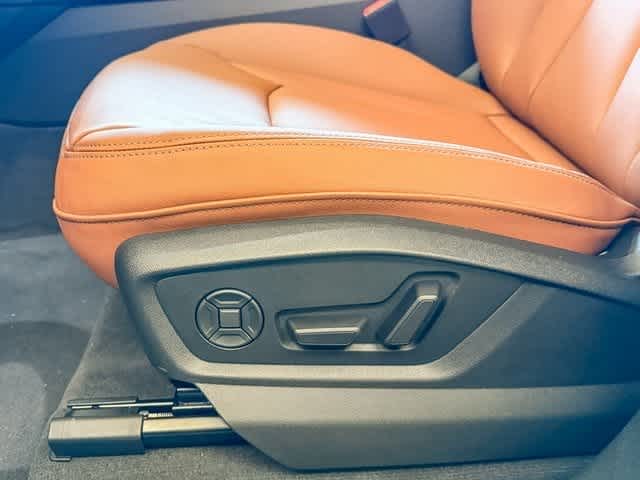 Thumbnail: 2026 Audi Q8 - 21