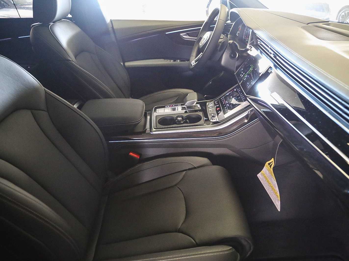 Thumbnail: 2026 Audi Q8 - 16