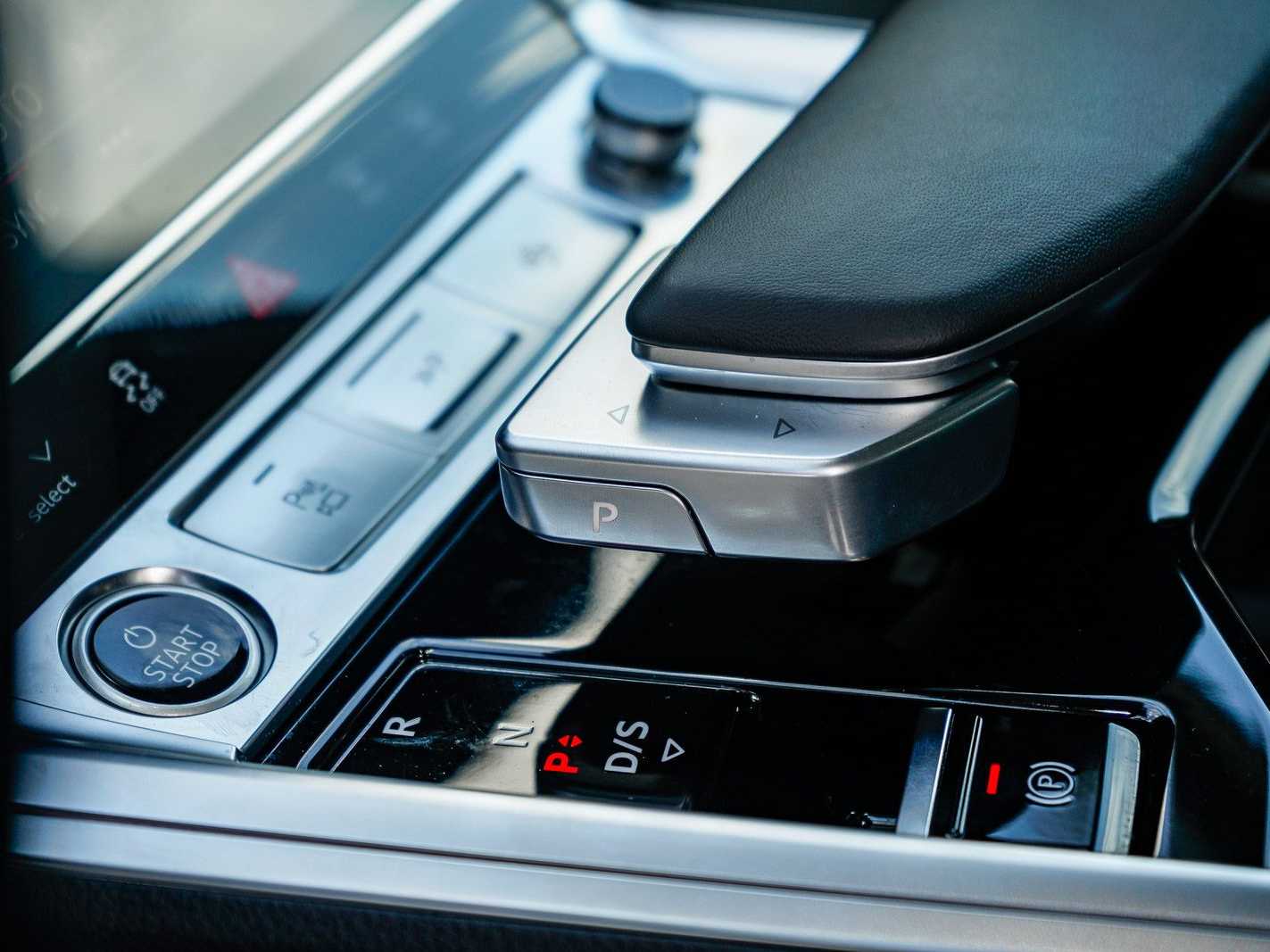 Thumbnail: 2024 Audi Q8 e-tron - 21