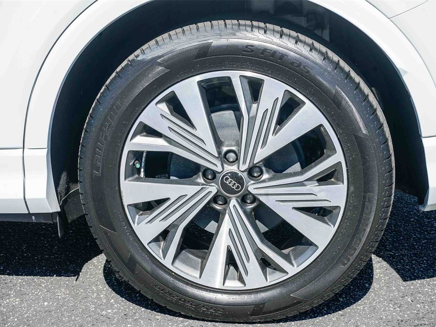 Thumbnail: 2024 Audi Q4 e-tron - 10