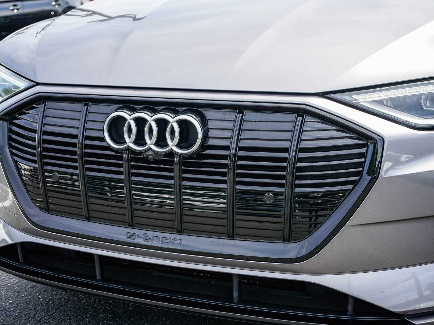 Thumbnail: 2023 Audi e-tron - 8