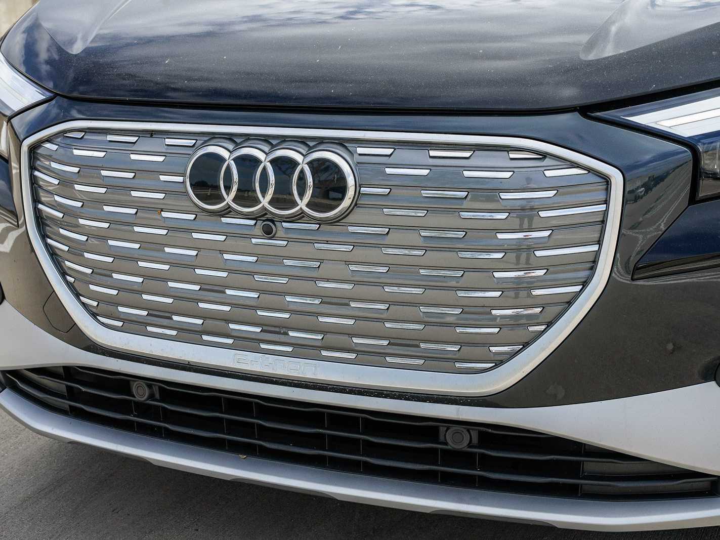 Thumbnail: 2023 Audi Q4 e-tron - 8