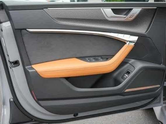 Thumbnail: 2025 Audi RS 7 - 32