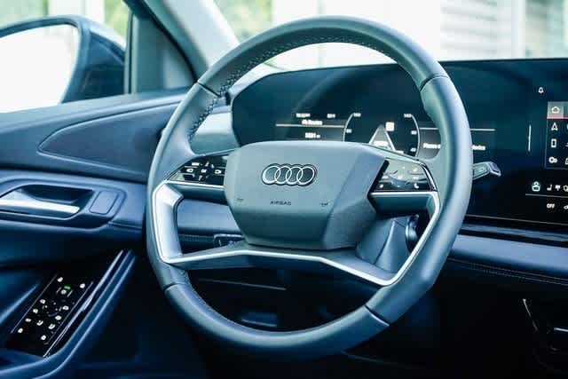 Thumbnail: 2025 Audi Q6 e-tron - 15