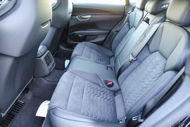 Thumbnail: 2026 Audi e-tron GT - 18