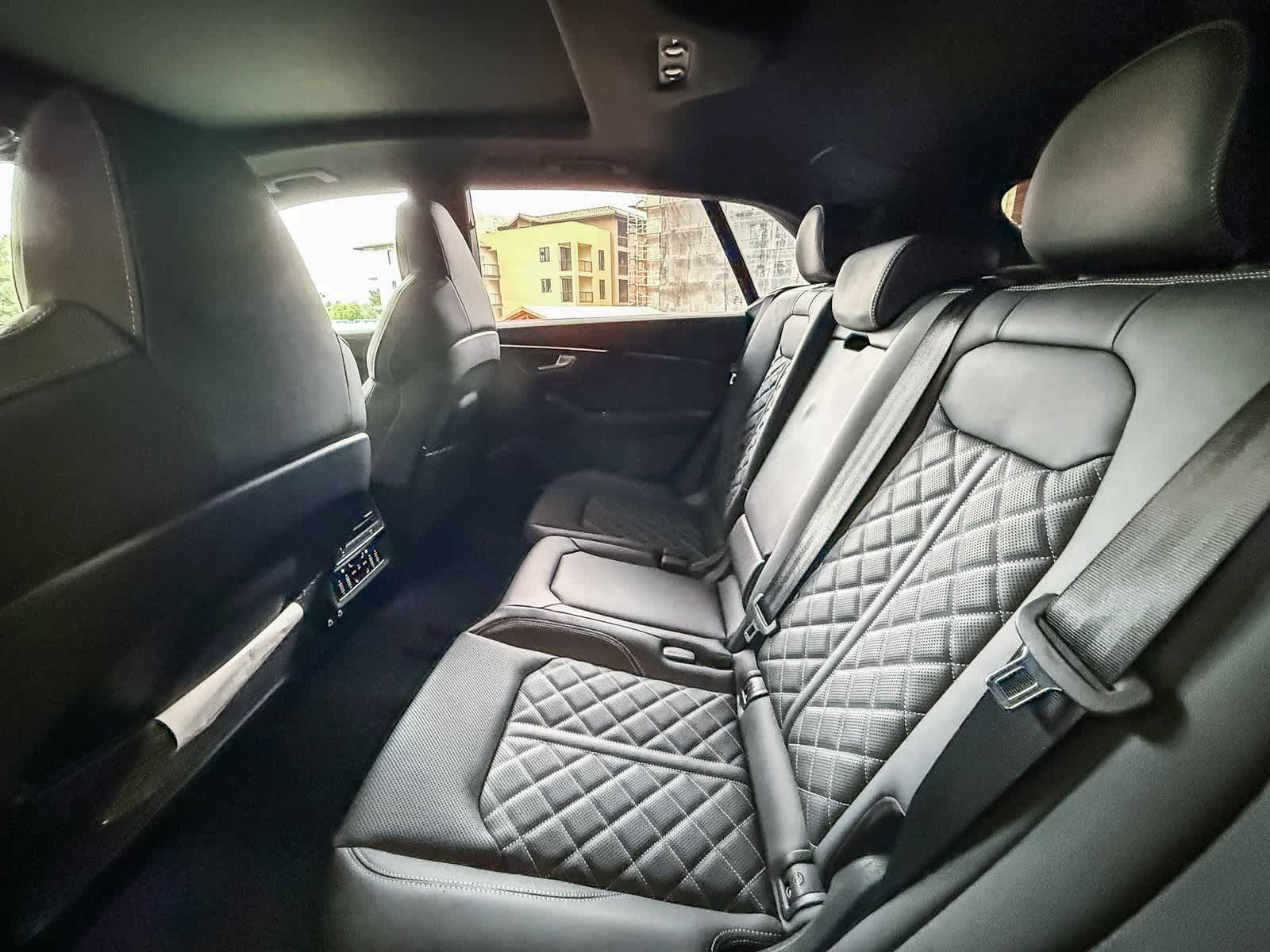 Thumbnail: 2026 Audi SQ8 - 18