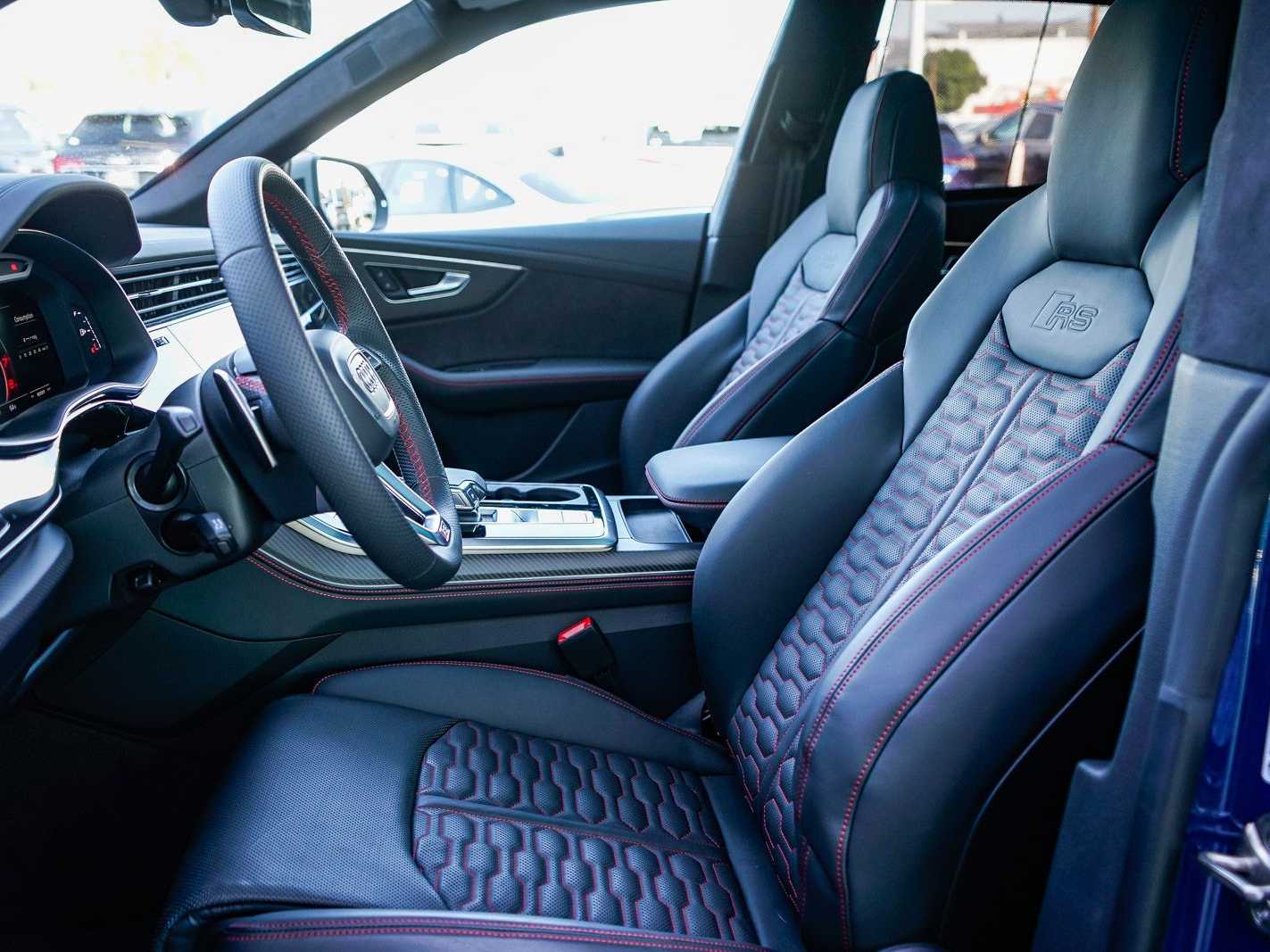 Thumbnail: 2025 Audi RS Q8 - 16