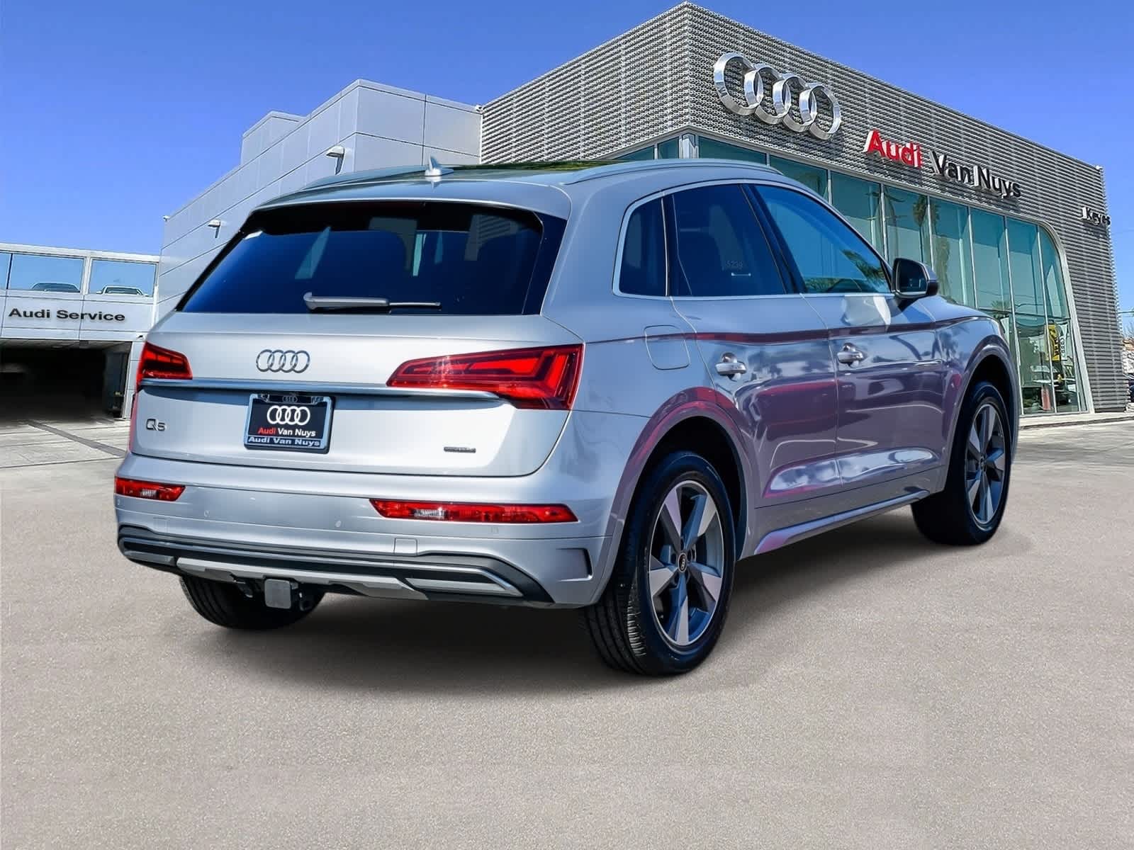 Thumbnail: 2023 Audi Q5 - 4