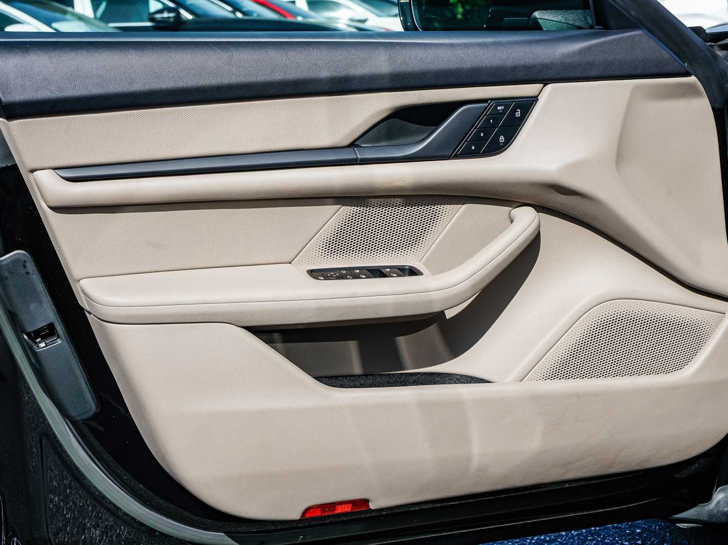 Thumbnail: 2023 Porsche Taycan - 19