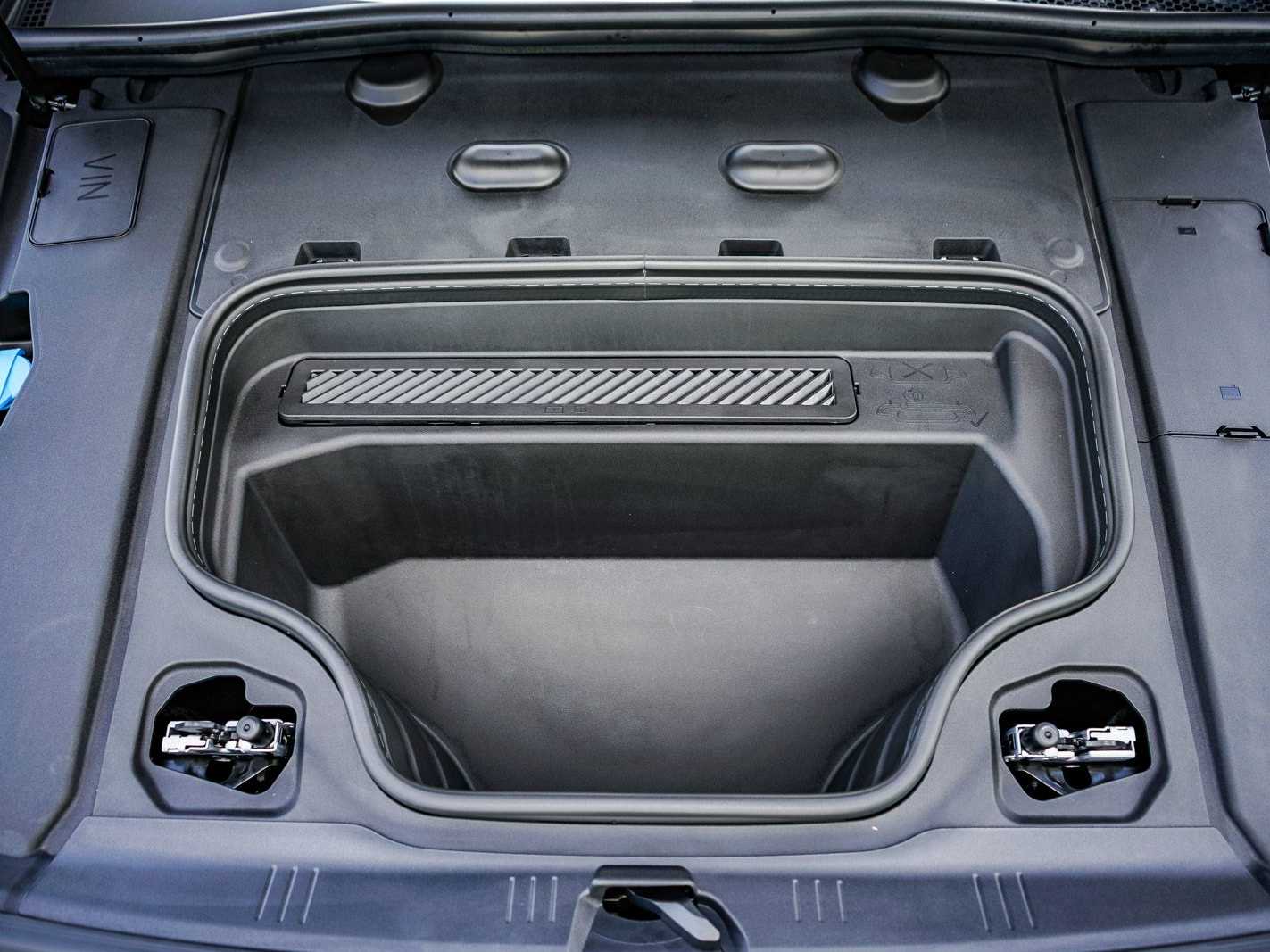 Thumbnail: 2025 Audi e-tron - 27