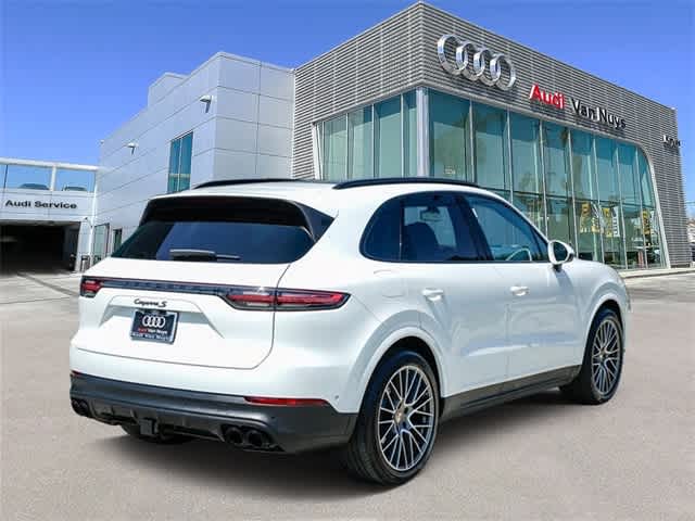 2023 Porsche Cayenne S Platinum Edition photo 4